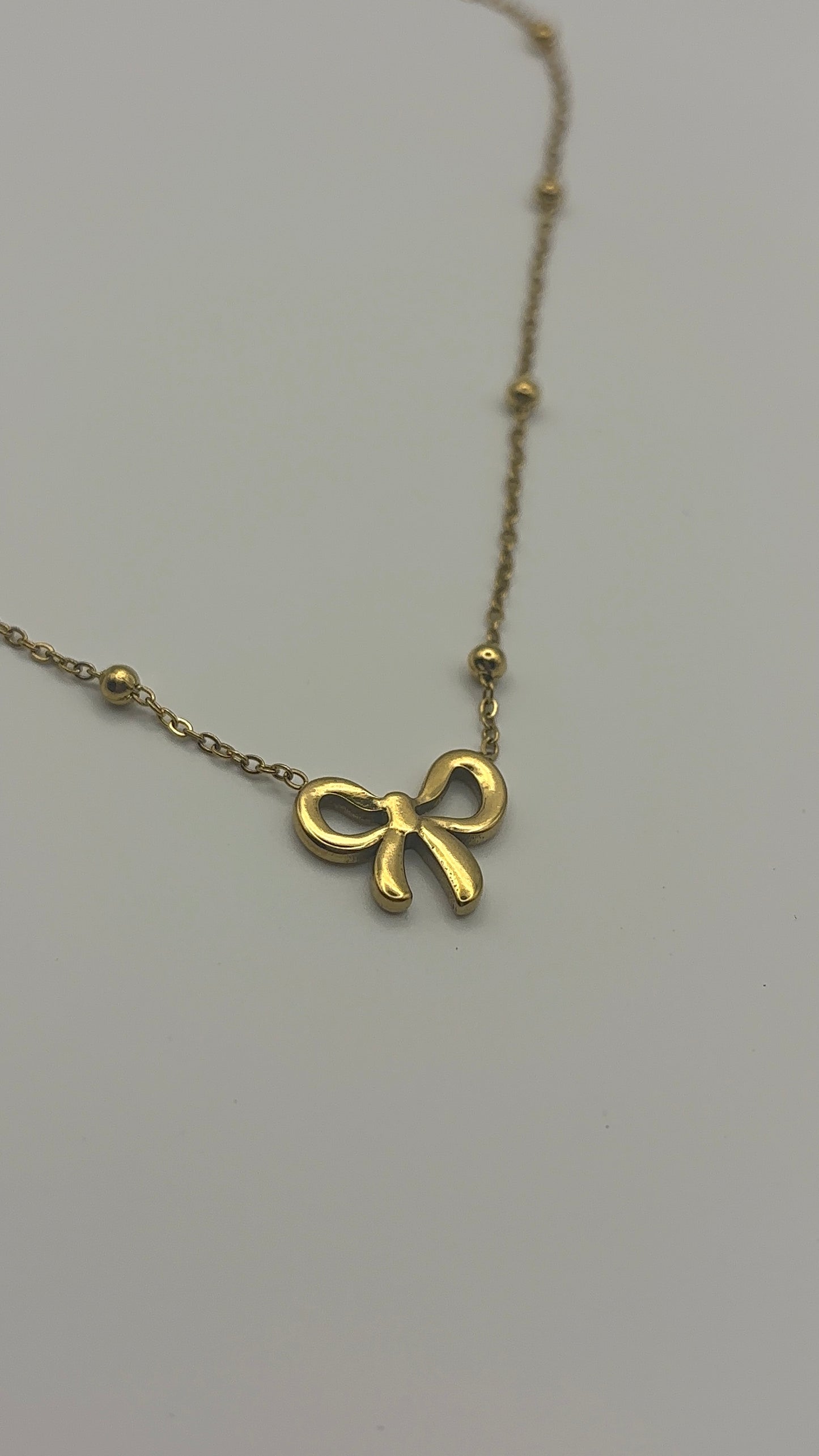Bow necklace